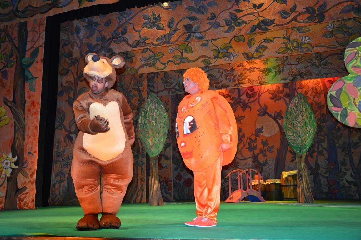 Подарок от азербайджанских актеров детям профессоров (ФОТО)