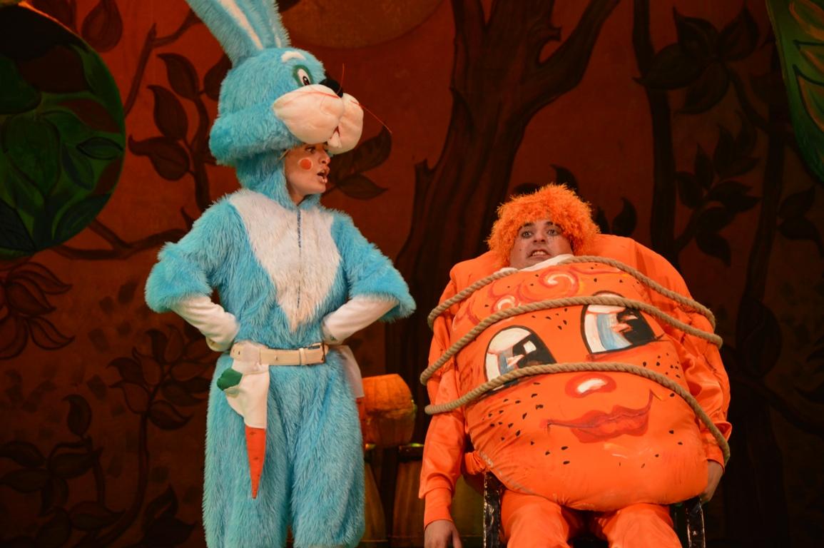 Подарок от азербайджанских актеров детям профессоров (ФОТО)