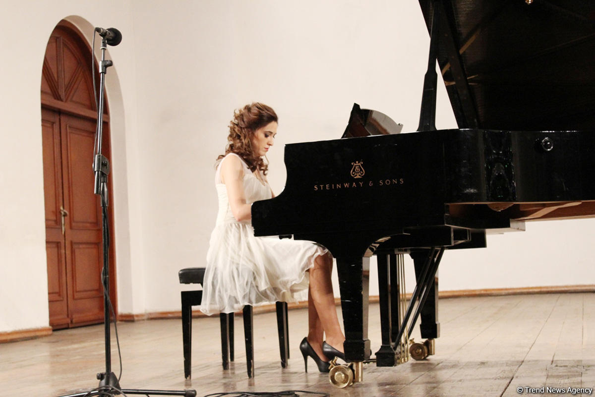 В Баку представлен гимн "Поддержка молодежи" (ФОТО)