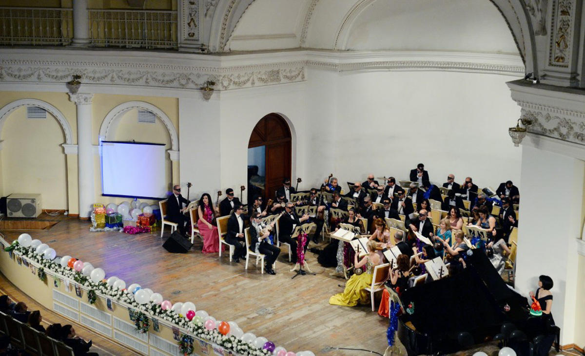 Саундтреки к известным фильмам в исполнении Азербайджанского оркестра народных инструментов (ФОТО)