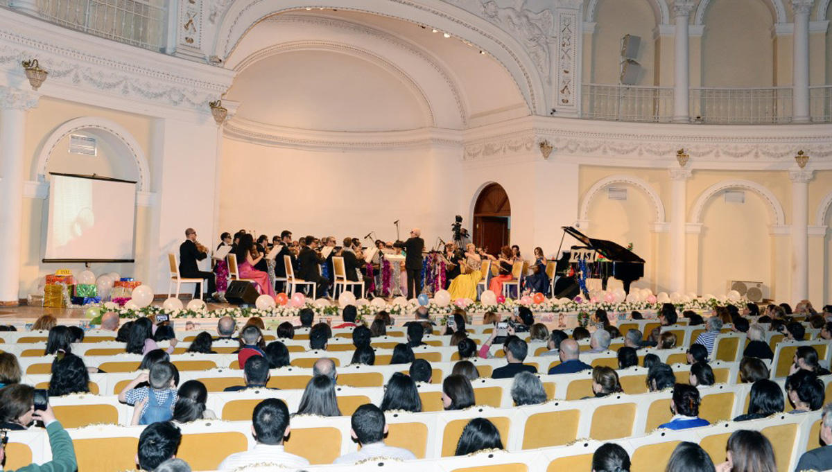 Саундтреки к известным фильмам в исполнении Азербайджанского оркестра народных инструментов (ФОТО)