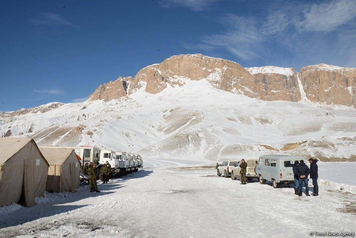 Поиски пропавших азербайджанских альпинистов в Губе (ФОТО)