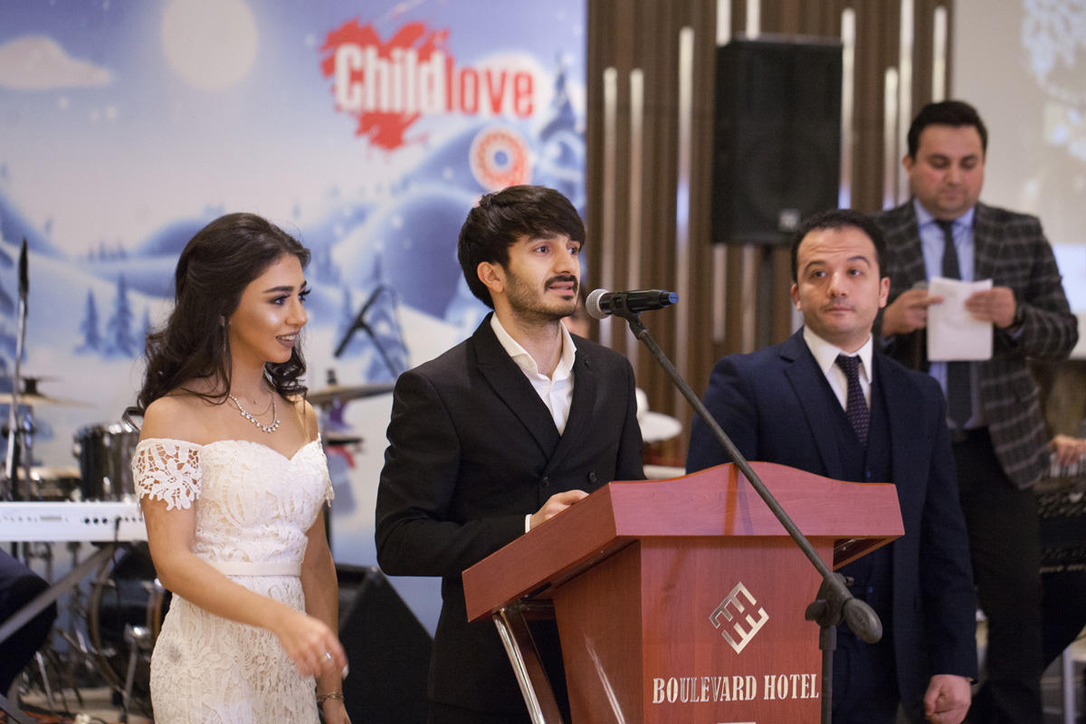 В Баку прошел вечер "Поделись улыбкою своей" (ФОТО)