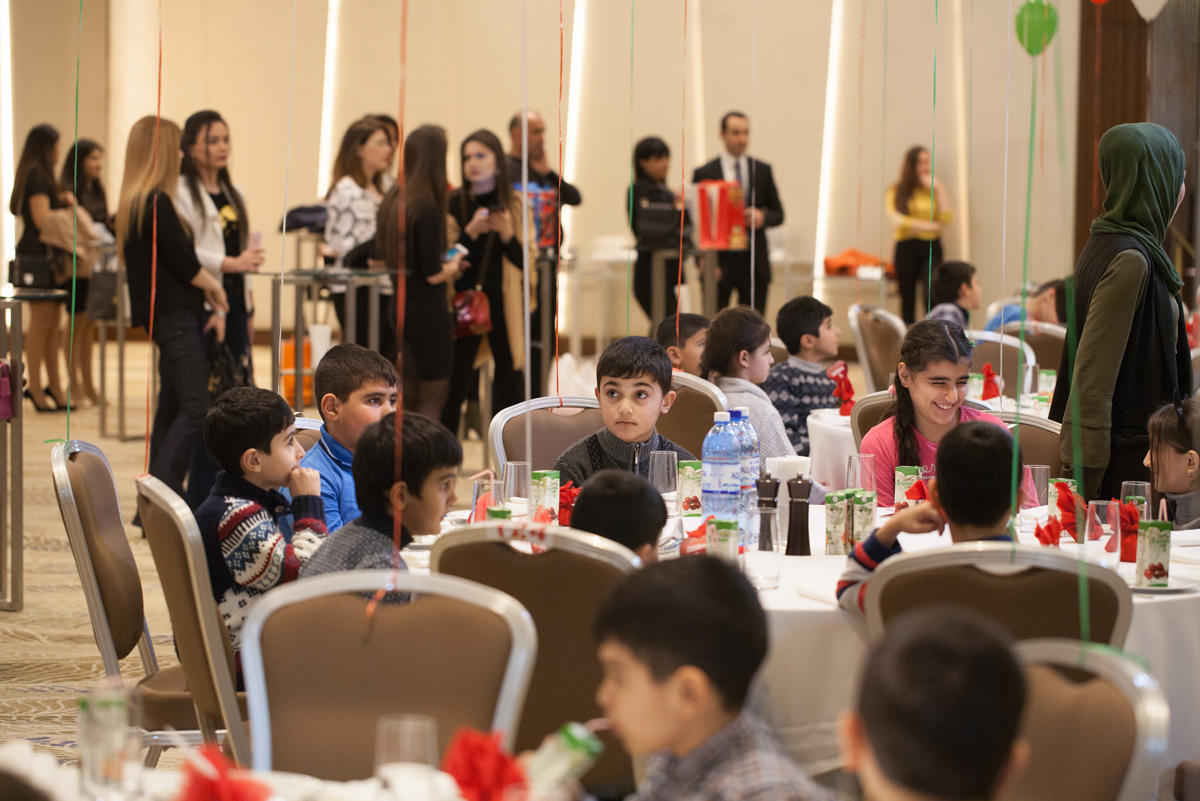 В Баку прошел вечер "Поделись улыбкою своей" (ФОТО)