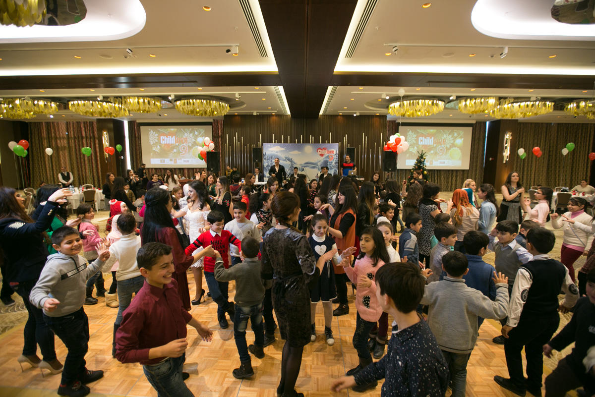 В Баку прошел вечер "Поделись улыбкою своей" (ФОТО)