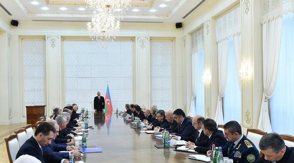 Под председательством Президента Ильхама Алиева прошло заседание Кабмина, посвященное итогам 2017 года и предстоящим задачам (ФОТО)