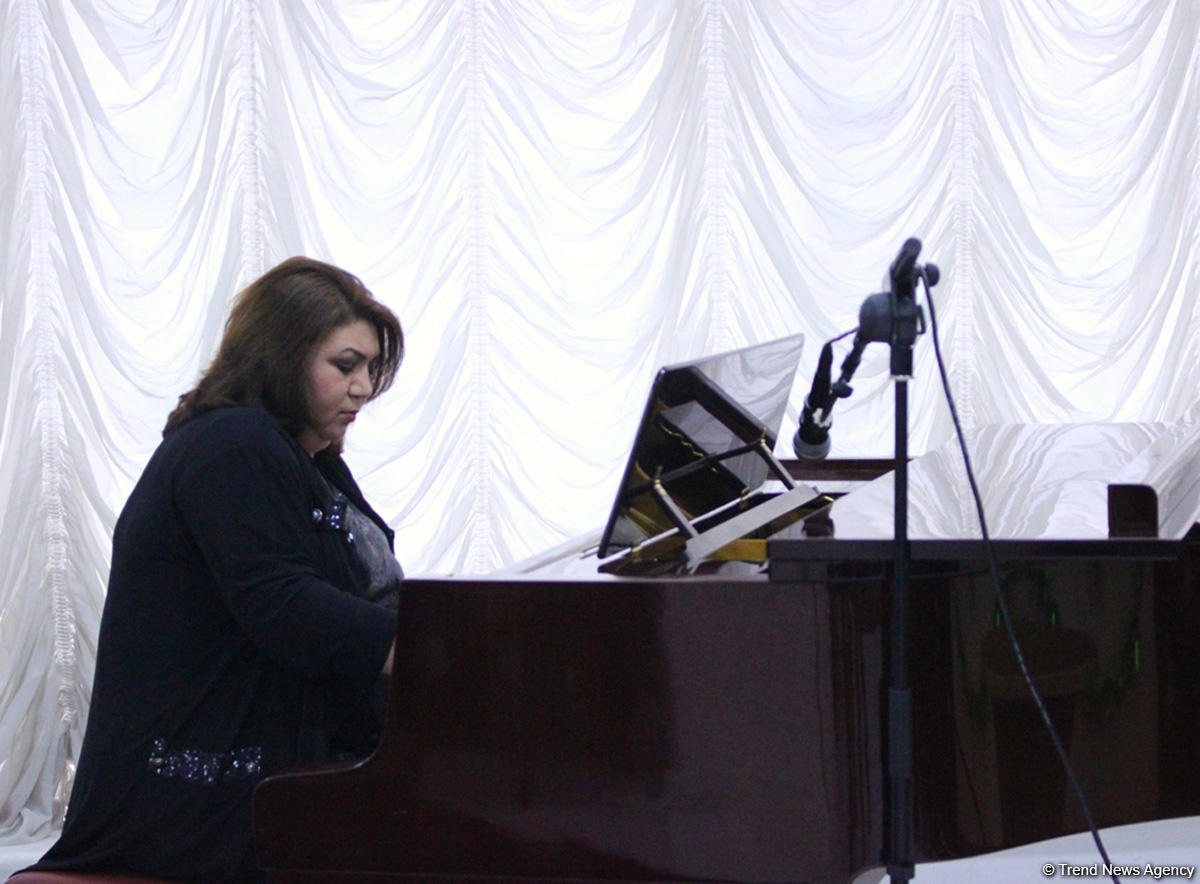 Корреспондент АМИ TREND удостоена почетной грамоты Россотрудничества в Азербайджане (ФОТО)