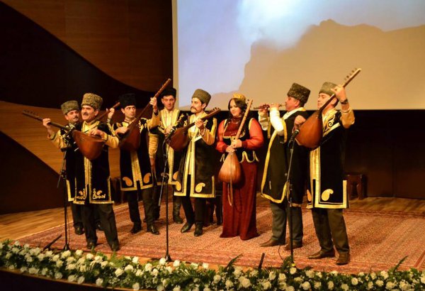 Эпос "Кероглу" представлен азербайджанскими ашугами (ФОТО)