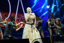 Легендарная Ажда Пеккан выступила с грандиозным концертом в Баку в честь 5-летия журнала NARGIS (ФОТО)