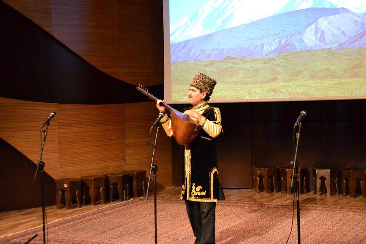 Эпос "Кероглу" представлен азербайджанскими ашугами (ФОТО)