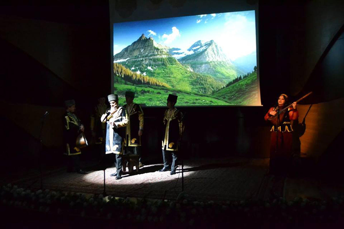 Эпос "Кероглу" представлен азербайджанскими ашугами (ФОТО)