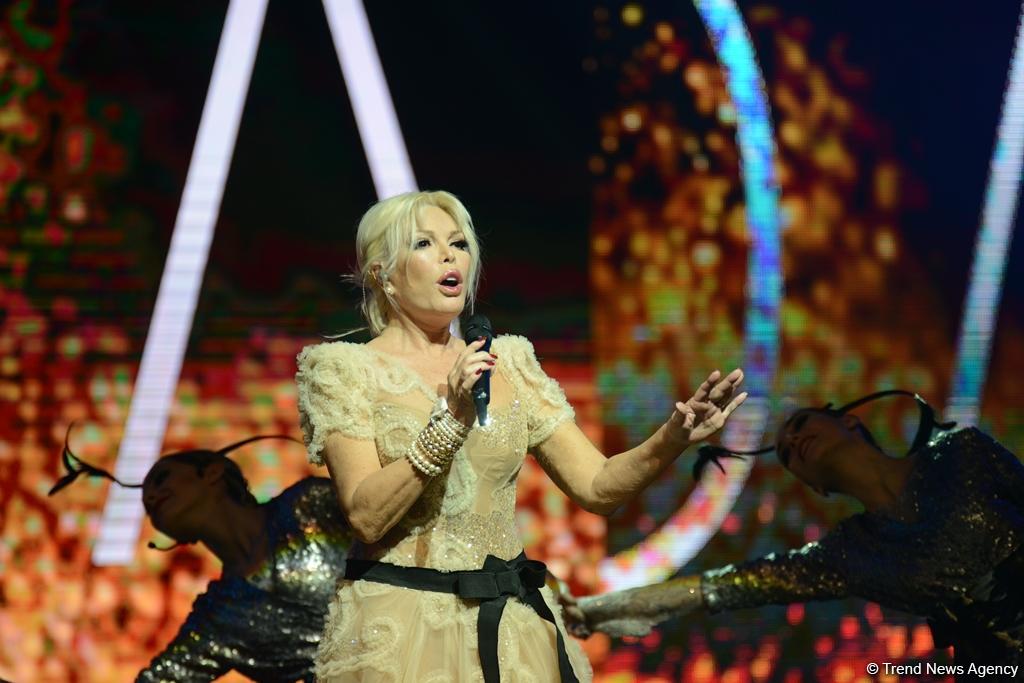 Легендарная Ажда Пеккан выступила с грандиозным концертом в Баку в честь 5-летия журнала NARGIS (ФОТО)