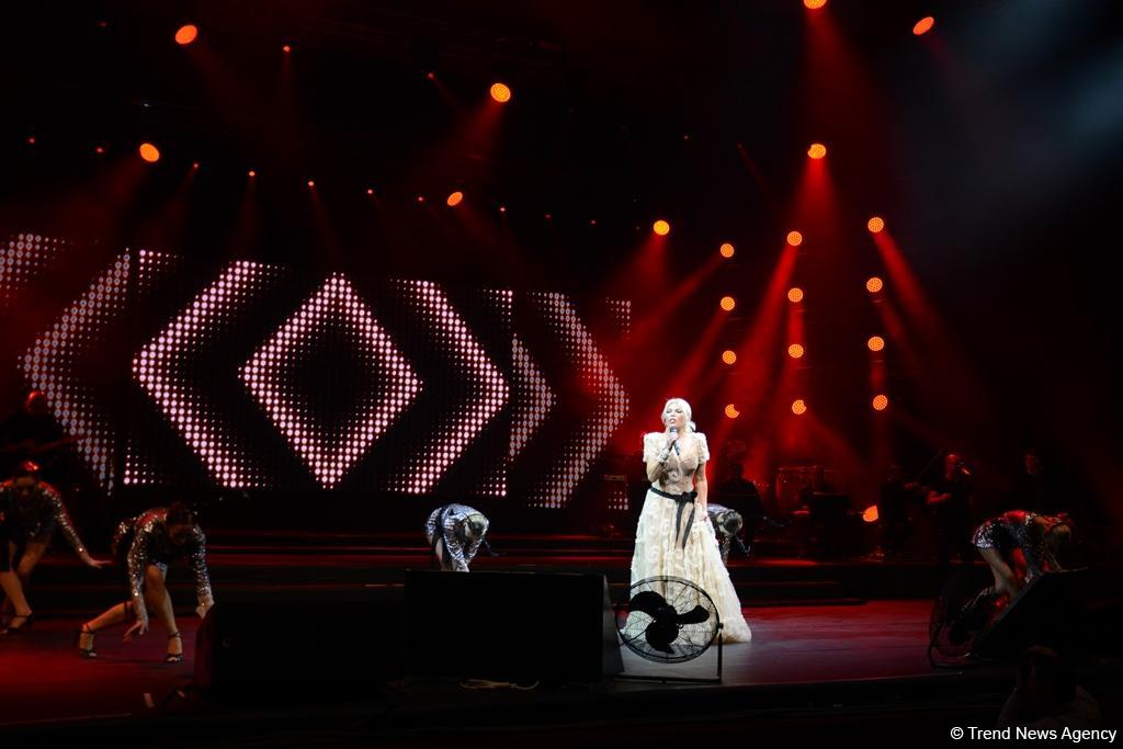 Легендарная Ажда Пеккан выступила с грандиозным концертом в Баку в честь 5-летия журнала NARGIS (ФОТО)