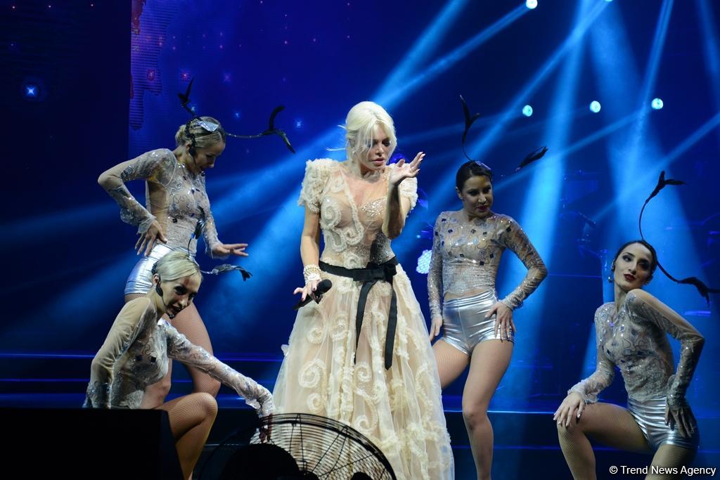 Легендарная Ажда Пеккан выступила с грандиозным концертом в Баку в честь 5-летия журнала NARGIS (ФОТО)
