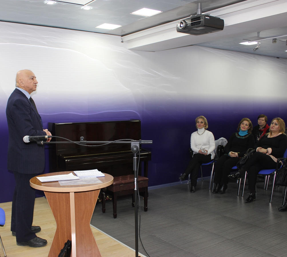 Стихи Евгения Евтушенко в Баку (ФОТО)