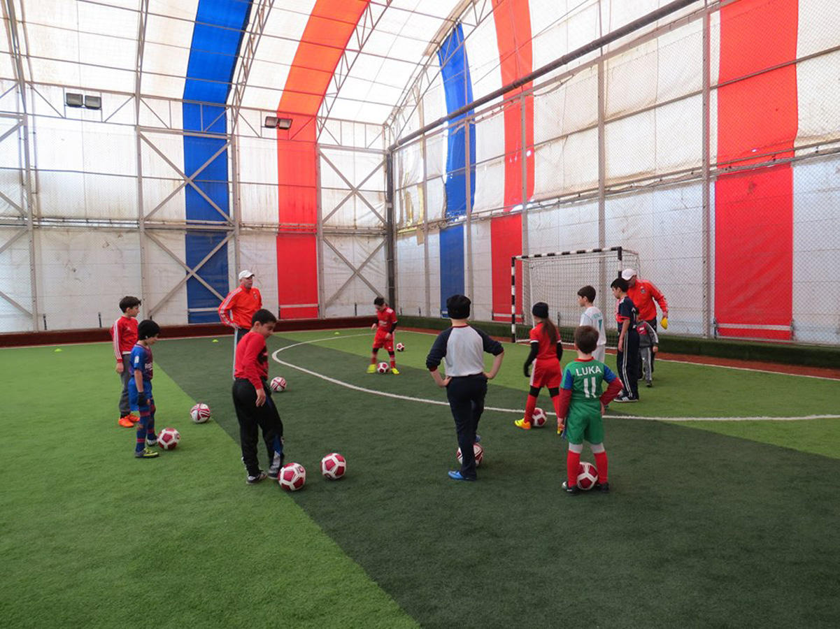 Первые шаги детско-юношеской футбольной школы AZFAR (ВИДЕО, ФОТО)