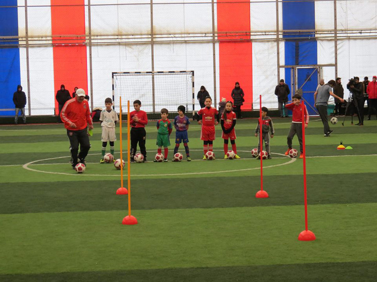 Первые шаги детско-юношеской футбольной школы AZFAR (ВИДЕО, ФОТО)