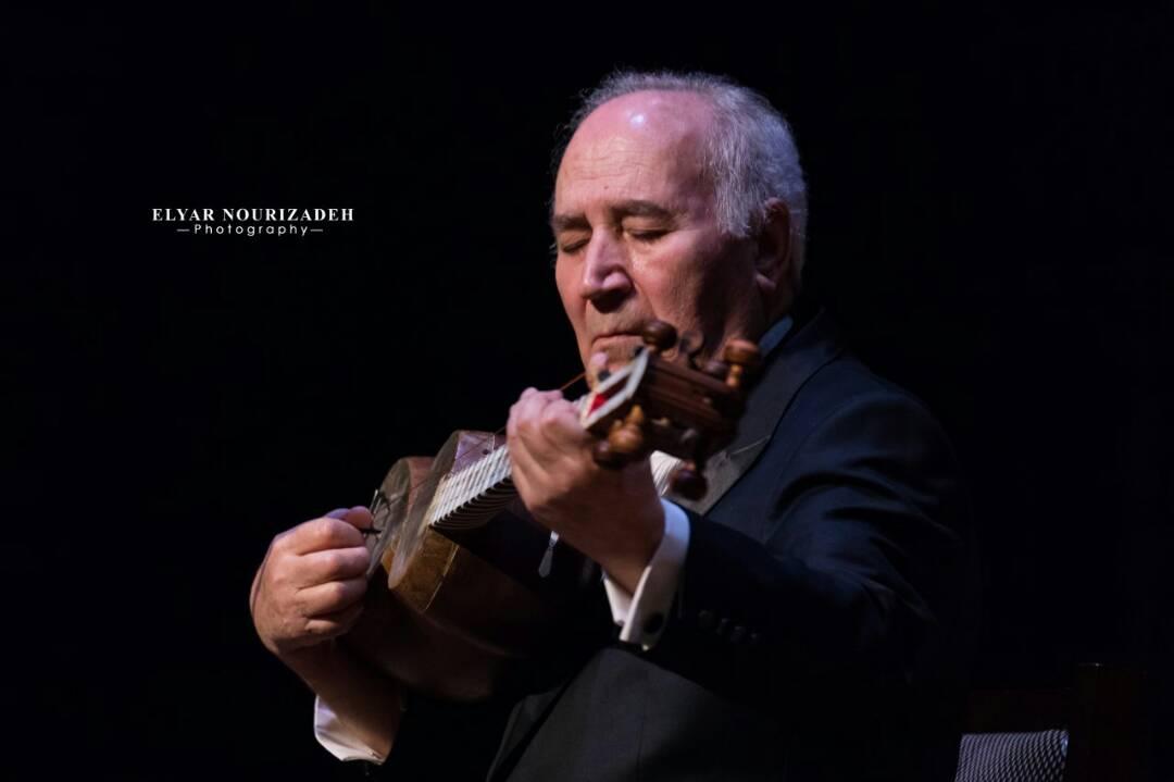 Иранская публика стоя приветствовала азербайджанского музыканта (ФОТО)