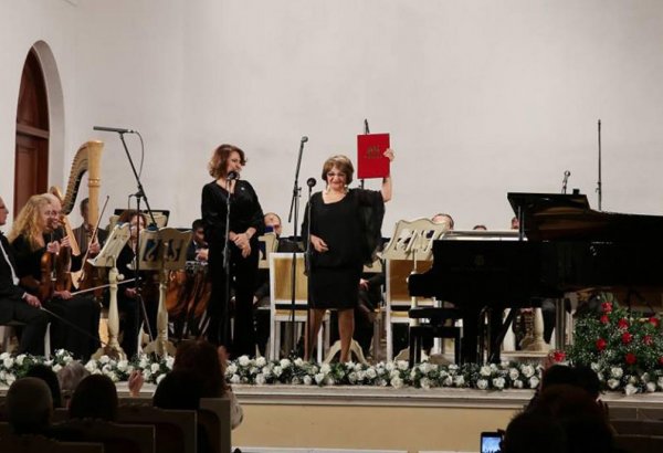 Эльнара Дадашева раскрывает истинность добра и красоты, внутренний мир современников (ФОТО)