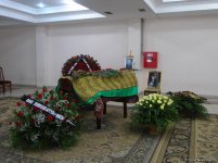 В Баку проходит церемония прощания с народным артистом Беюкага Мамедовым (ФОТО)
