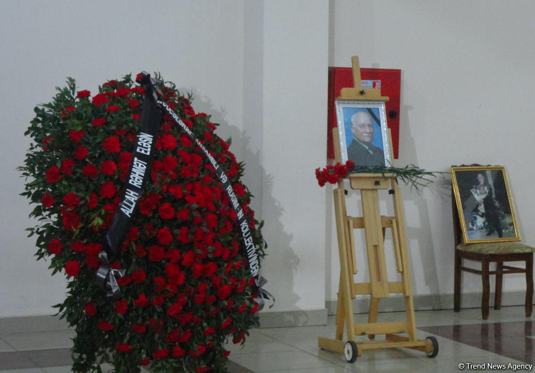 В Баку проходит церемония прощания с народным артистом Беюкага Мамедовым (ФОТО)