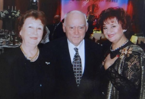 Супруга Чингиза Садыхова подарила азербайджанскому музею архив легендарного пианиста (ФОТО)