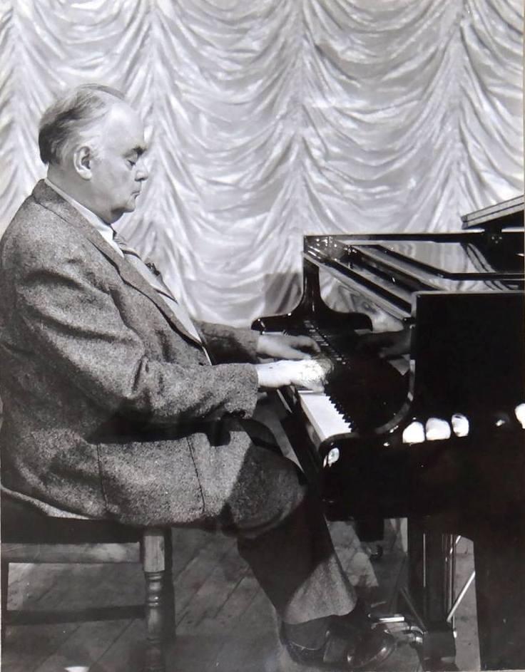 Супруга Чингиза Садыхова подарила азербайджанскому музею архив легендарного пианиста (ФОТО)