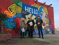 Стены бакинской галереи стали холстом для художников Швейцарии и Великобритании (ФОТО)