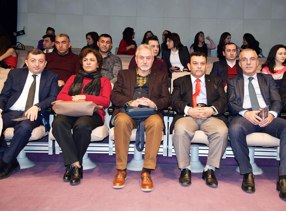 В Азербайджане впервые прошел гала-вечер театрального спектакля (ФОТО)