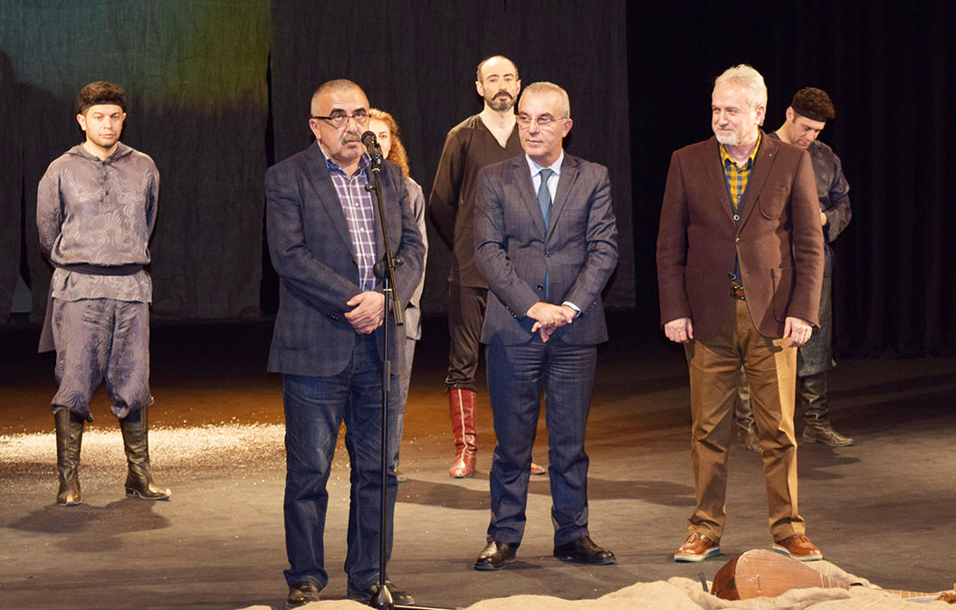 В Азербайджане впервые прошел гала-вечер театрального спектакля (ФОТО)