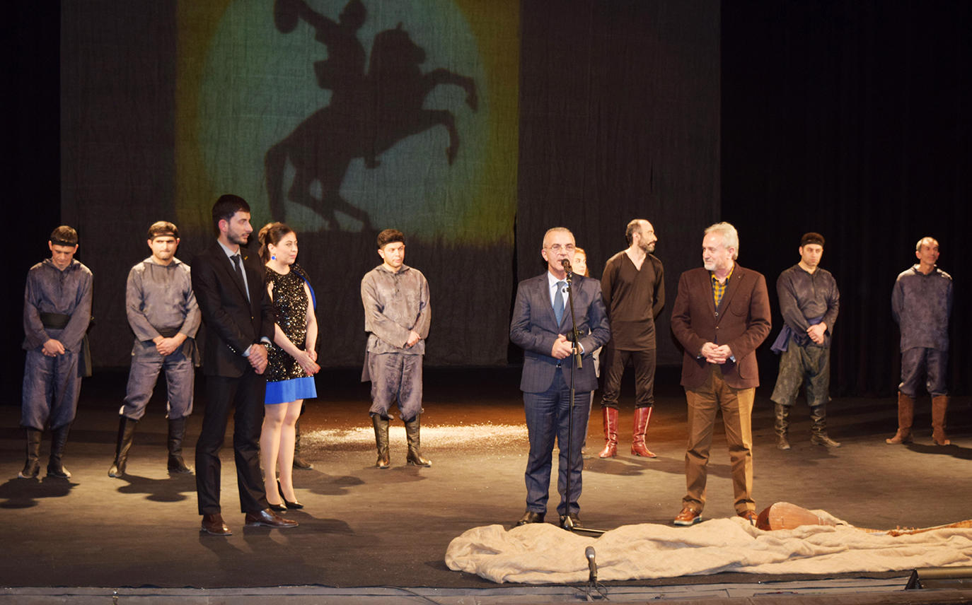 В Азербайджане впервые прошел гала-вечер театрального спектакля (ФОТО)