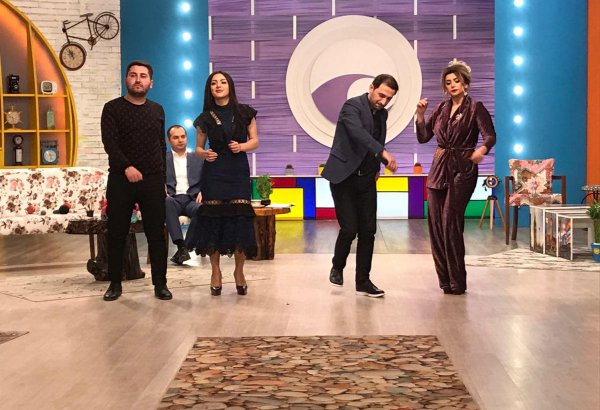 Азербайджанские телеведущие отметили День без интернета (ФОТО)