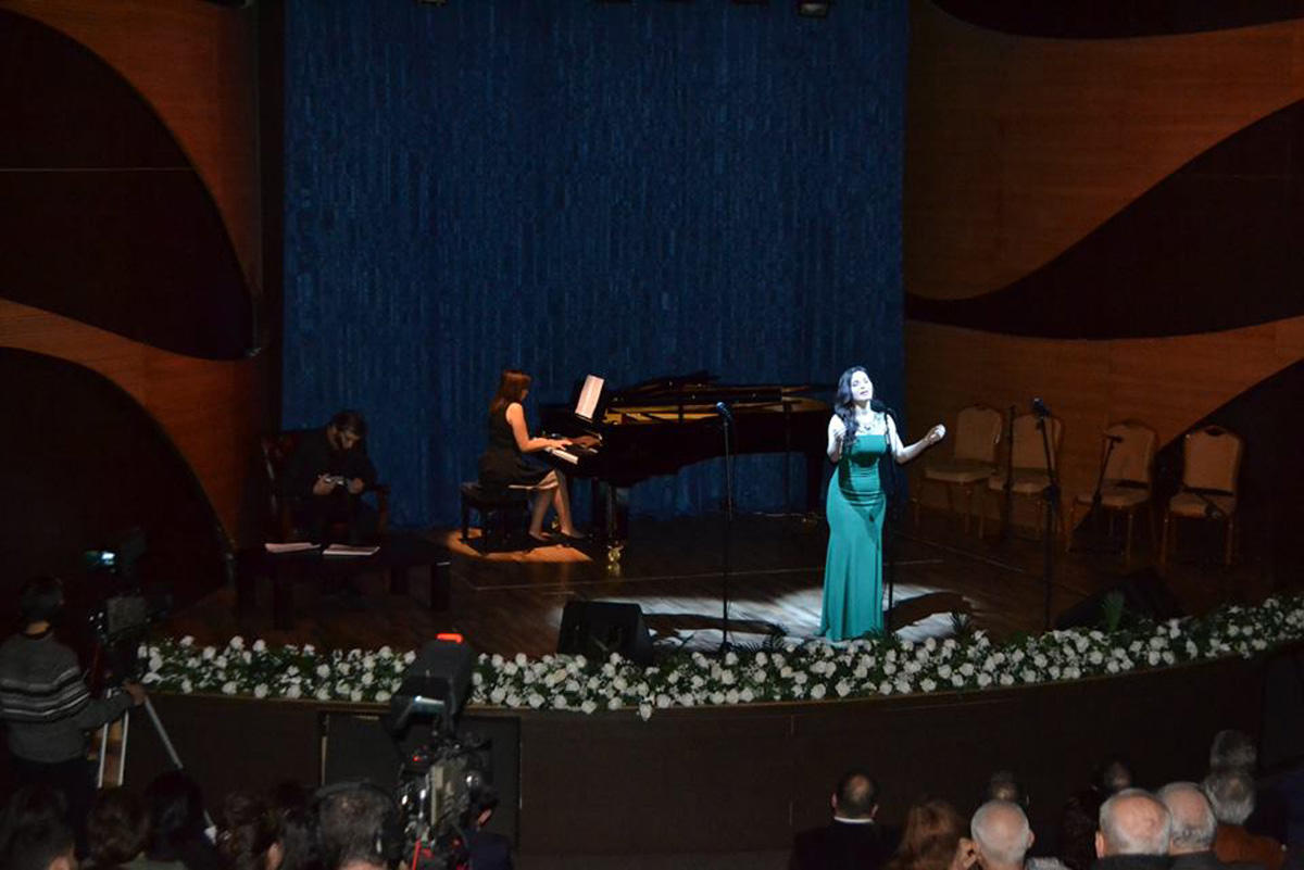 В Баку прошел праздничный вечер, посвященный Дню молодежи (ФОТО)