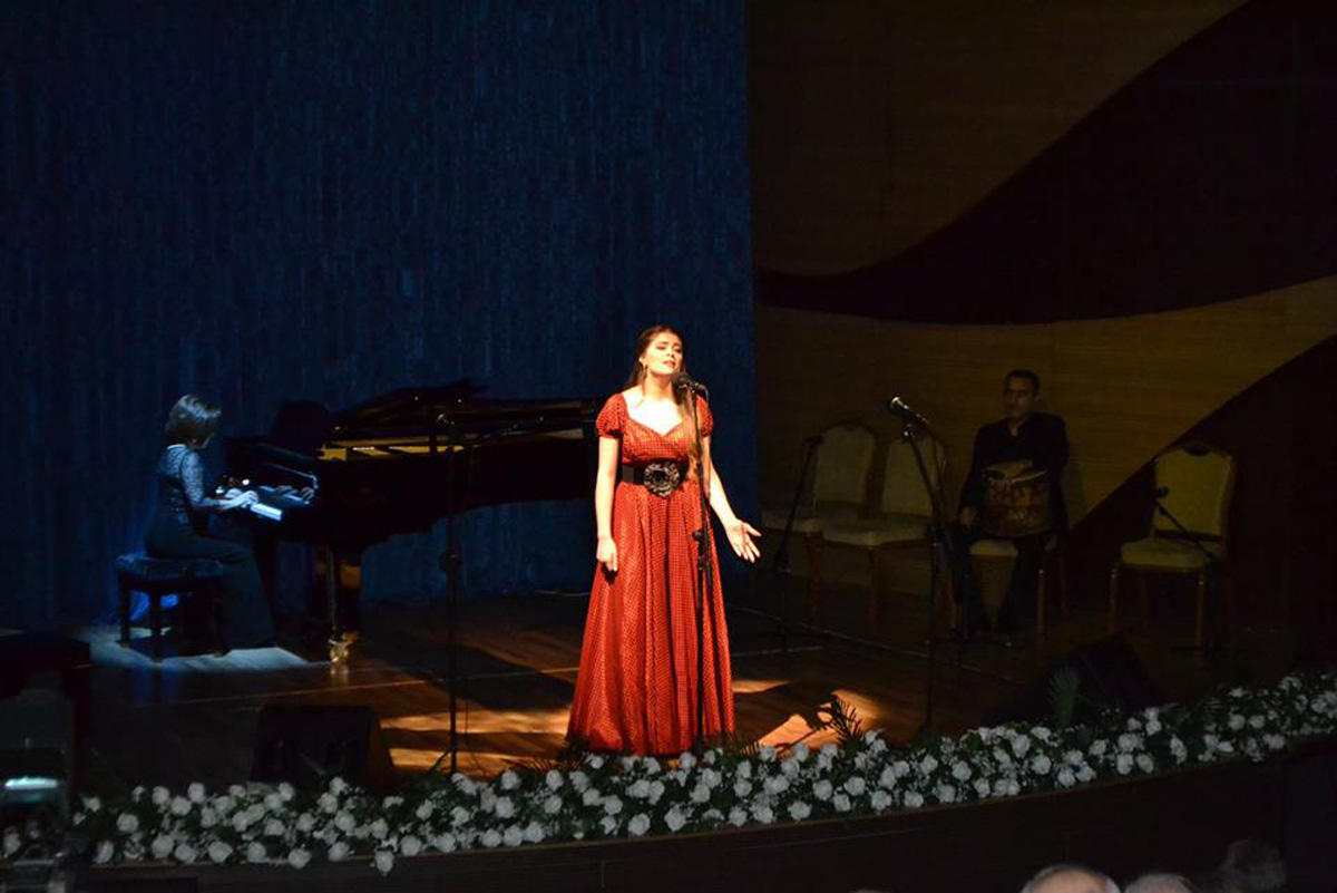 В Баку прошел праздничный вечер, посвященный Дню молодежи (ФОТО)