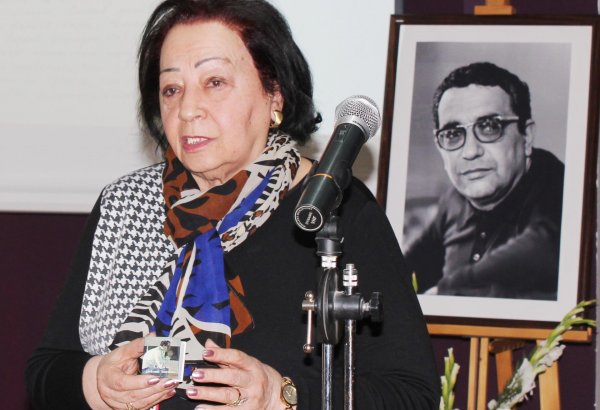 В Баку представлена миниатюрная книга о выдающемся Гара Гараеве  (ФОТО)