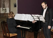 В Баку представлена миниатюрная книга о выдающемся Гара Гараеве  (ФОТО)