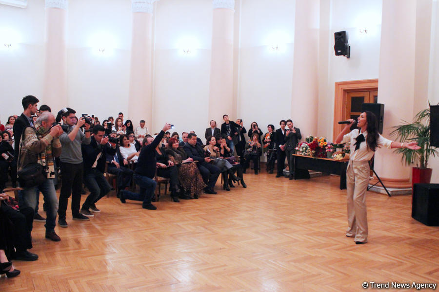 Алсу выступит с юбилейным концертом в Баку (ФОТО)