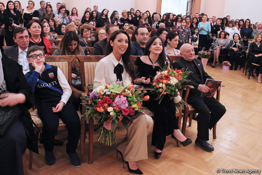 Алсу выступит с юбилейным концертом в Баку (ФОТО)