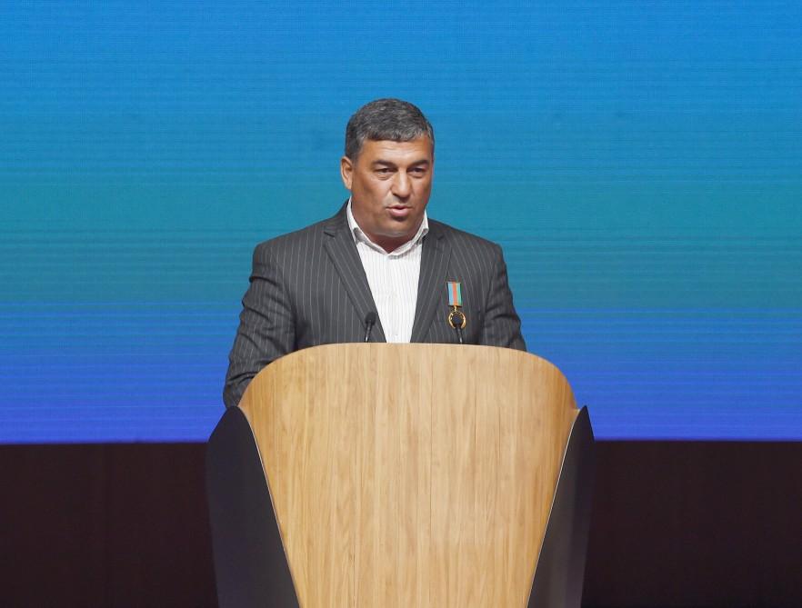 Президент Ильхам Алиев принял участие в VI съезде партии "Ени Азербайджан" (ФОТО)