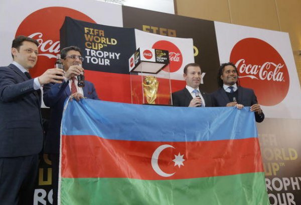 Кристиан Карамбе представил в Баку Кубок мира из чистого золота (ФОТО)