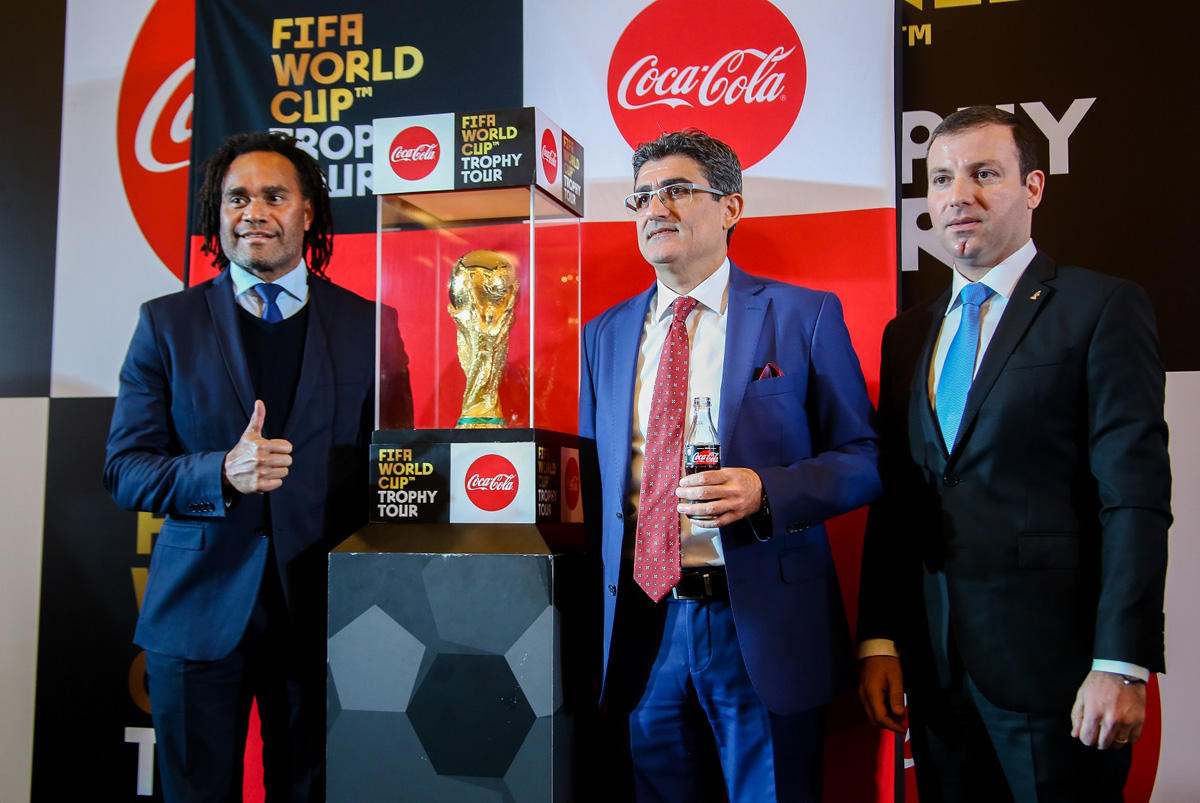 Кристиан Карамбе представил в Баку Кубок мира из чистого золота (ФОТО)