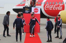 Кубок мира по футболу впервые привезен в Баку (ФОТО)