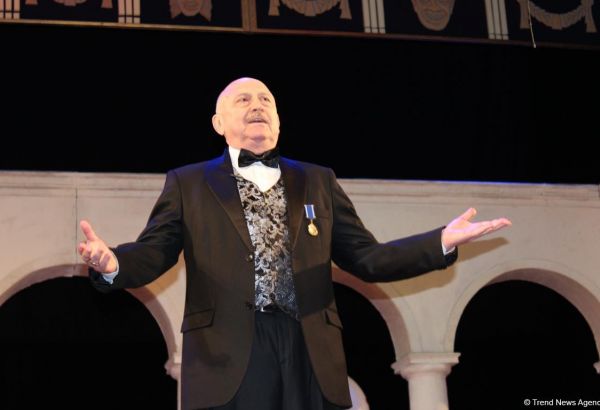 Он мечтал играть в команде "Нефтчи", а стал… - Александр Шаровский принимает поздравления