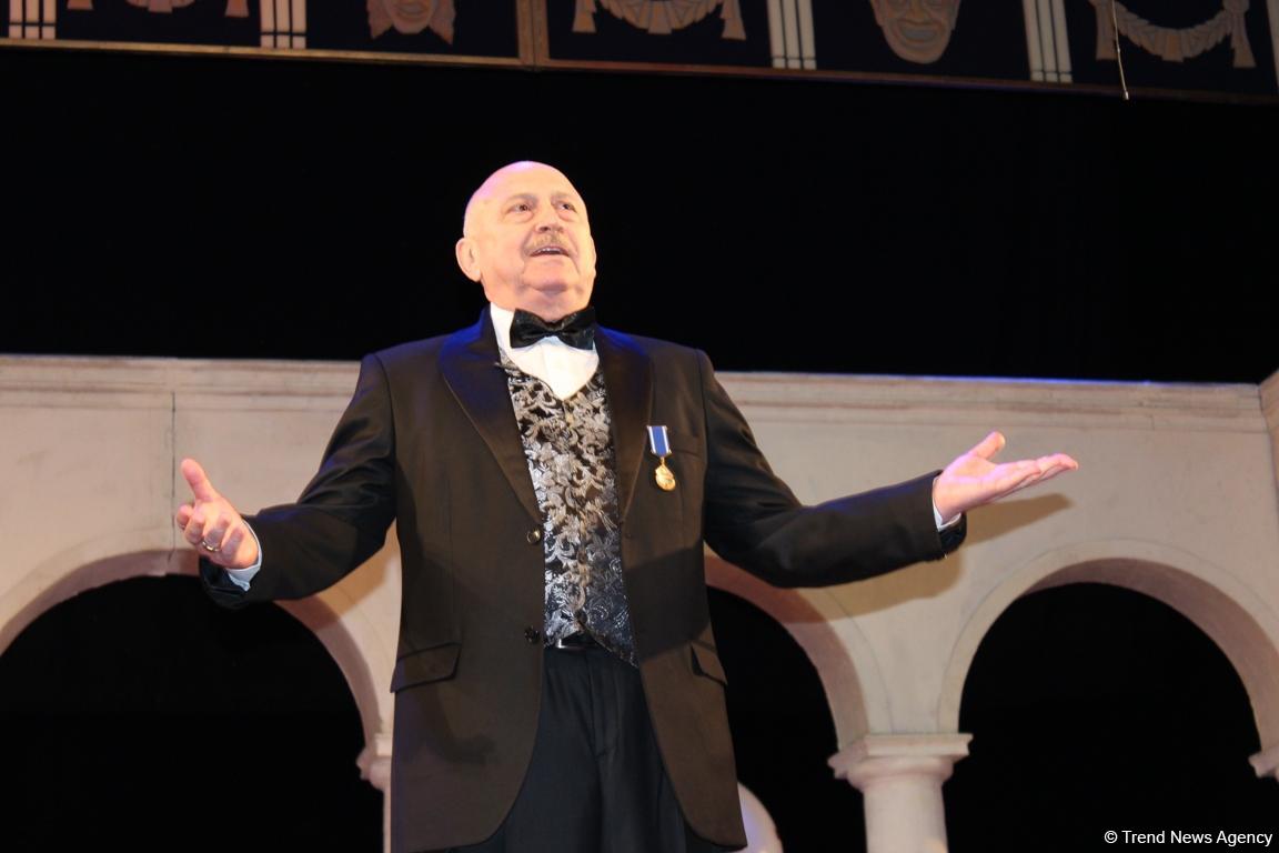 Он мечтал играть в команде "Нефтчи", а стал… - Александр Шаровский принимает поздравления