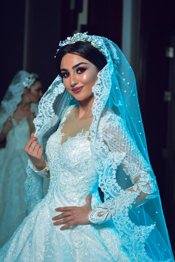 В Баку прошло красочное шоу "Семь красавиц" свадебных и вечерних платьев (ФОТО)