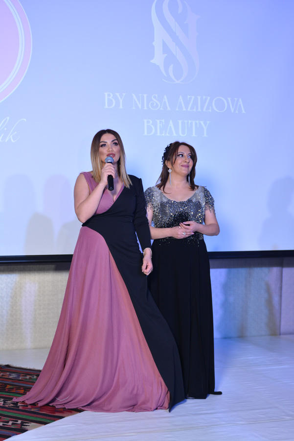 В Баку прошло красочное шоу "Семь красавиц" свадебных и вечерних платьев (ФОТО)