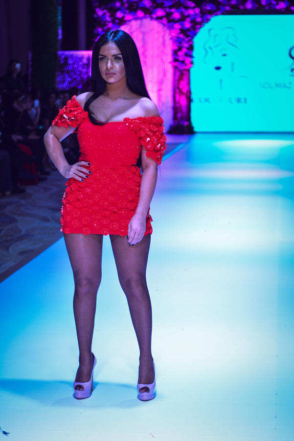 В Баку прошло красочное шоу "Семь красавиц" свадебных и вечерних платьев (ФОТО)