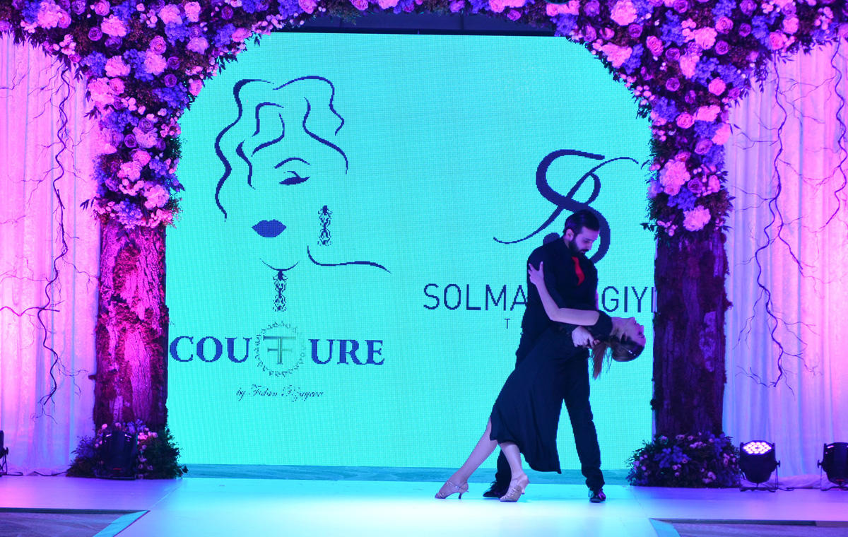 В Баку прошло красочное шоу "Семь красавиц" свадебных и вечерних платьев (ФОТО)