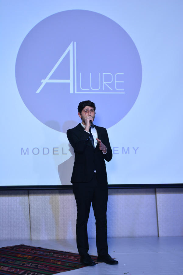 В Баку прошло красочное шоу "Семь красавиц" свадебных и вечерних платьев (ФОТО)