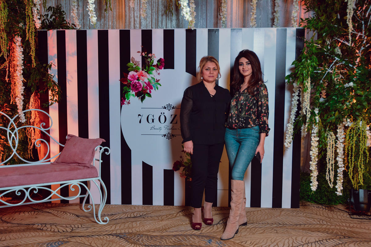 В Баку прошло красочное шоу "Семь красавиц" свадебных и вечерних платьев (ФОТО)